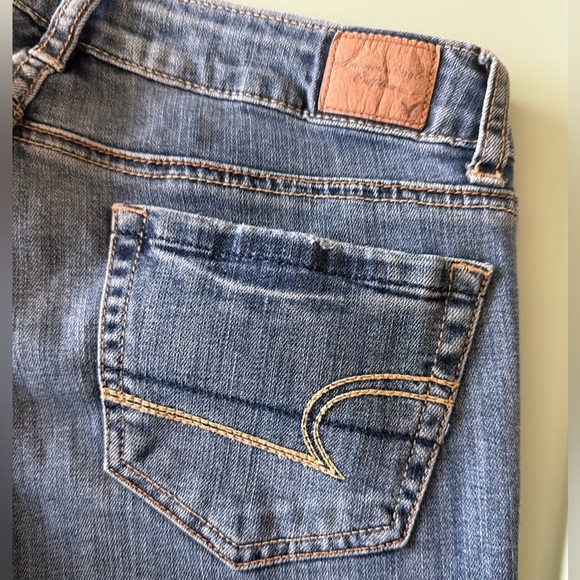 American Eagle Favorite Boyfriend Low Rise Jeans - Size 2 - Picture 5 of 9